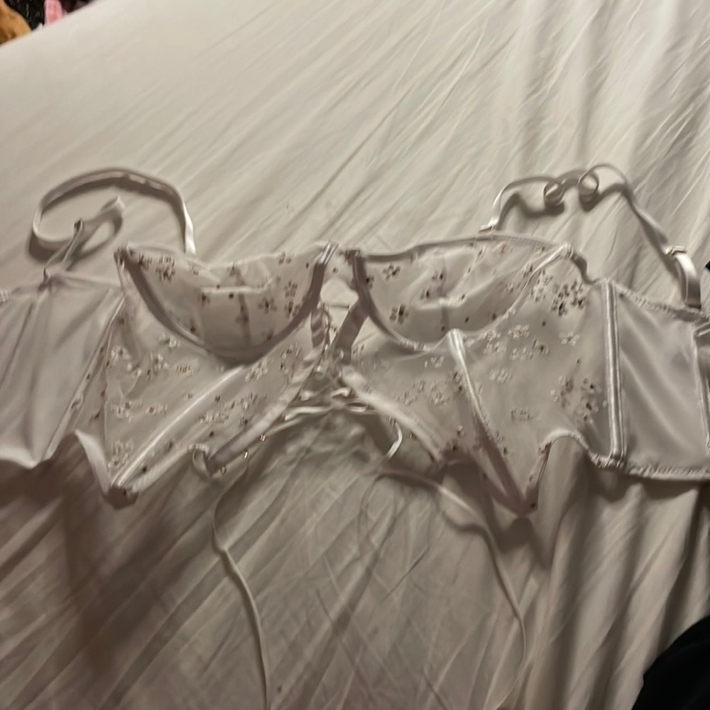 Cute white flower corset top.